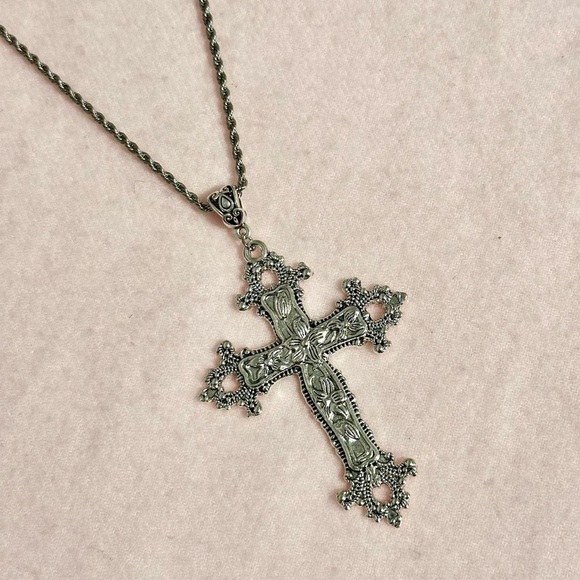 Gothic Cross Charm Necklace Floral Design Big Punk Goth Silver Tone - Picture 10 of 10